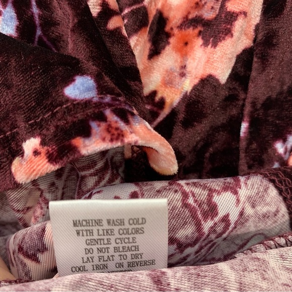 Almost Famous Purple Velvet Top Small  Woman Crave Fame Floral‎ 3/4 Flare Sleeve - Picture 8 of 10